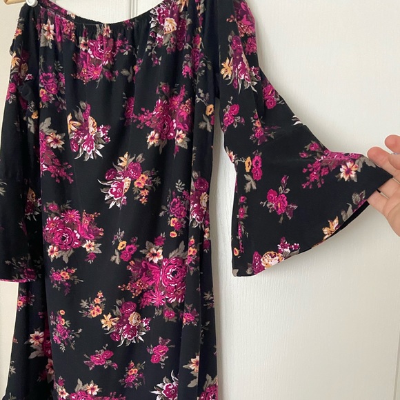 kristen nicole Dresses & Skirts - Gorgeous floral dress